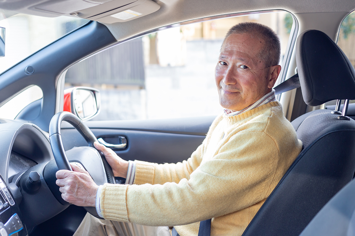 増加する高齢者ドライバーの事故！リスク対策から自動車保険料を抑える方法まで解説